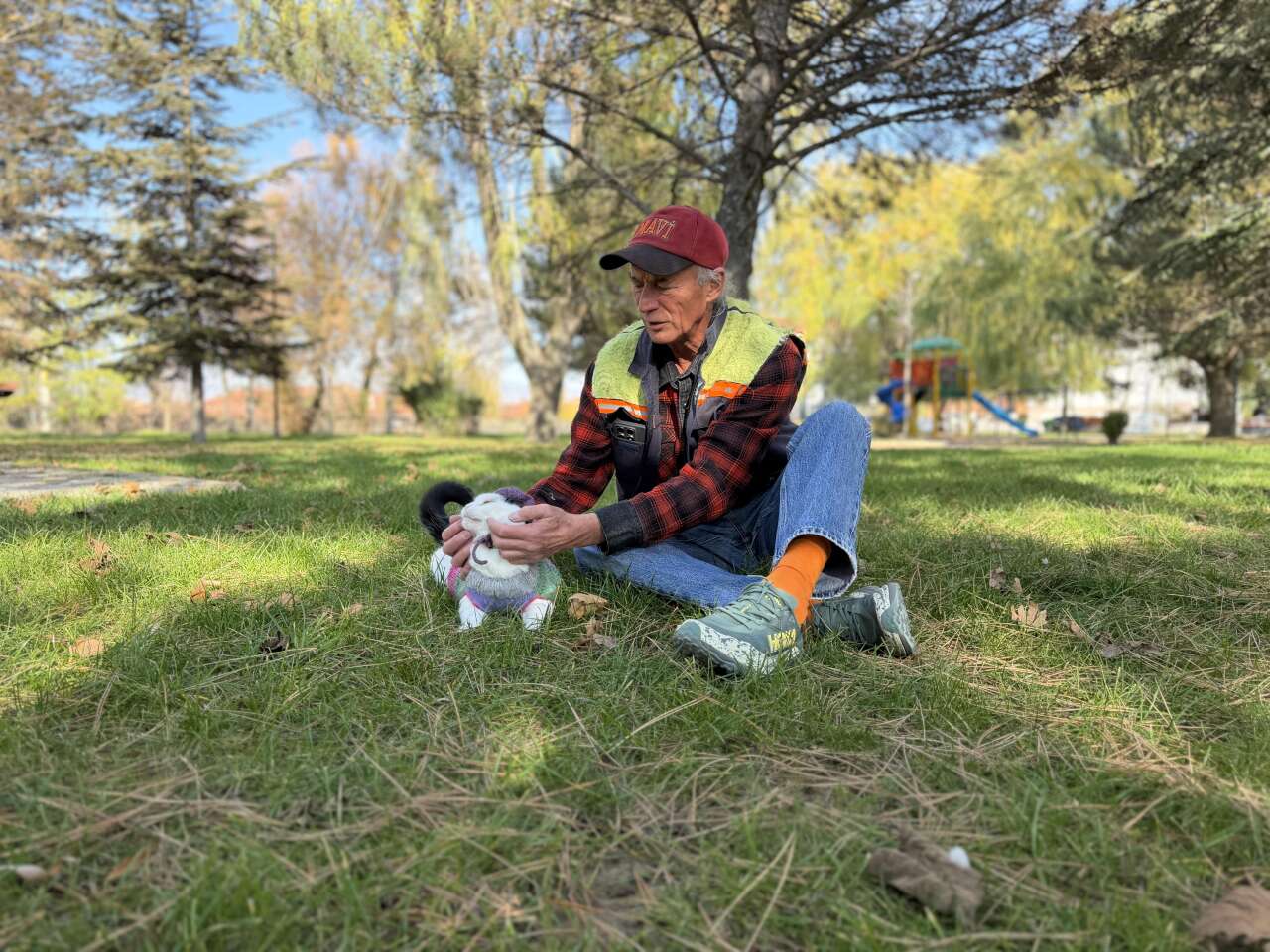 Omzundaki kediyle 65 şehir gezdi! Konya rotasından sonra şimdi Selanik’i hedefliyor 1